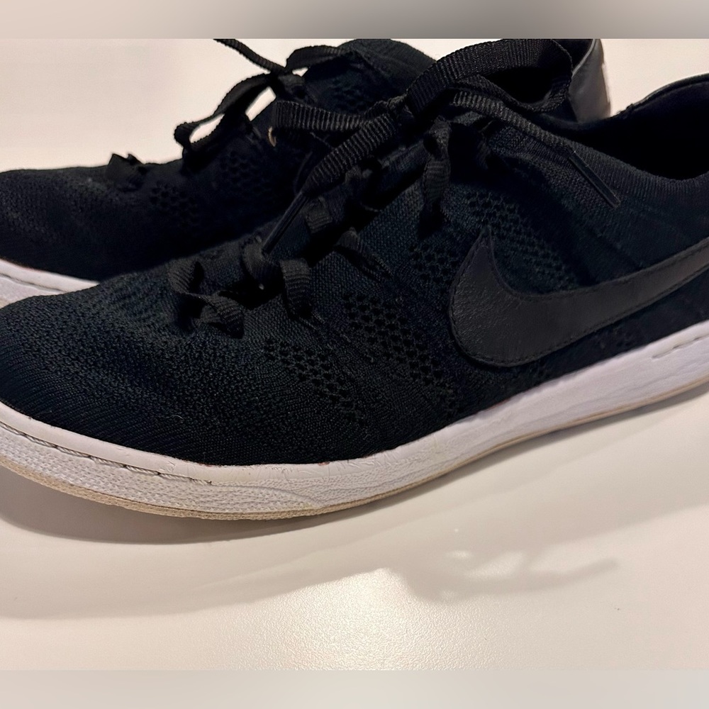 Nike flyknit tennis classic